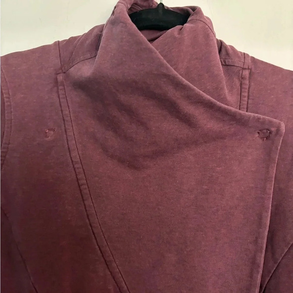Lululemon burgundy That’s a Wrap Women’s Cardigan jacket Size 6 - Picture 2 of 6